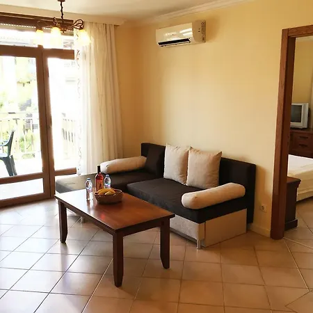 Saint Marina Private